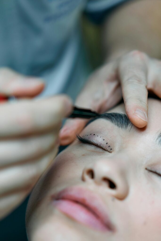 Permanentní Make Up Veronika | https://pmuveronika.cz/permanentni-make-up-oboci-jak-se-pripravit-na-tetovani-oboci/